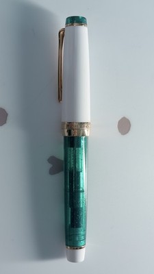 Sailor Professional Gear 21 Shamrock Green Fountain Pen 21K M Nib