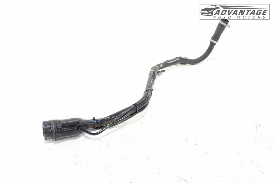 Chrysler 300 S 2011-2019 tanque de combustible trasero tanque de llenado cuello manguera tubo OEM Foto 2 de 4