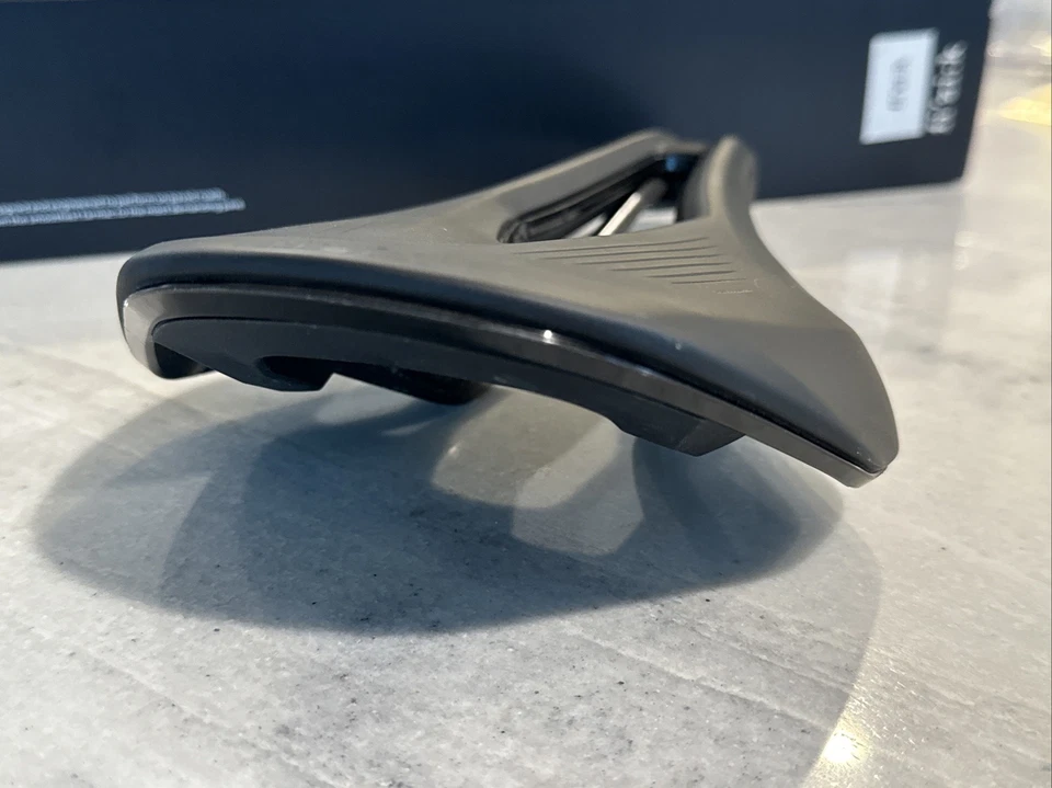 Sillín Fizik Argo Vento R1 140 mm - negro Foto 3 de 4