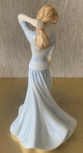 ROYAL DOULTON CHINA LADY FIGURE DOLL KATIE MODEL No HN 4323 PERFECT (a) - Picture 2 of 6