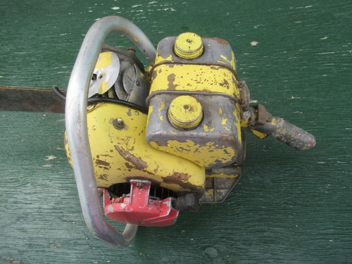 Vintage CLINTON D2 Chainsaw Chain Saw 16" Bar Log Spike Parts or To Restore ? - Picture 3 of 13