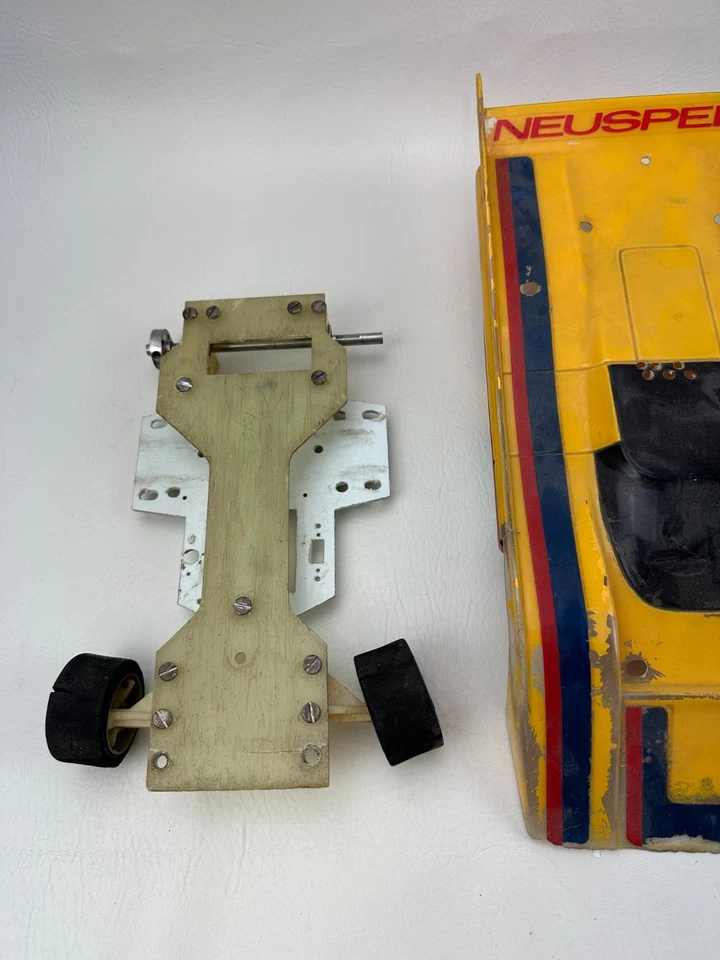 ORIGINAL VINTAGE ASSOCIATED RC12E ONROAD PAN CAR 1/12 SCALE Parts ONLY W/ Box - Image 3 of 4