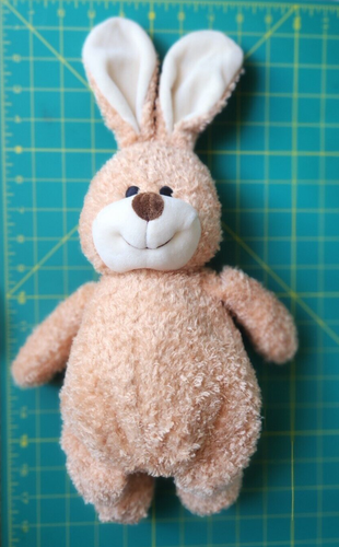 Mai-Toi Plüsch Osterhase Hase bestickt Gesicht hellbraun weiß flauschig Stofftier - Bild 5 von 7