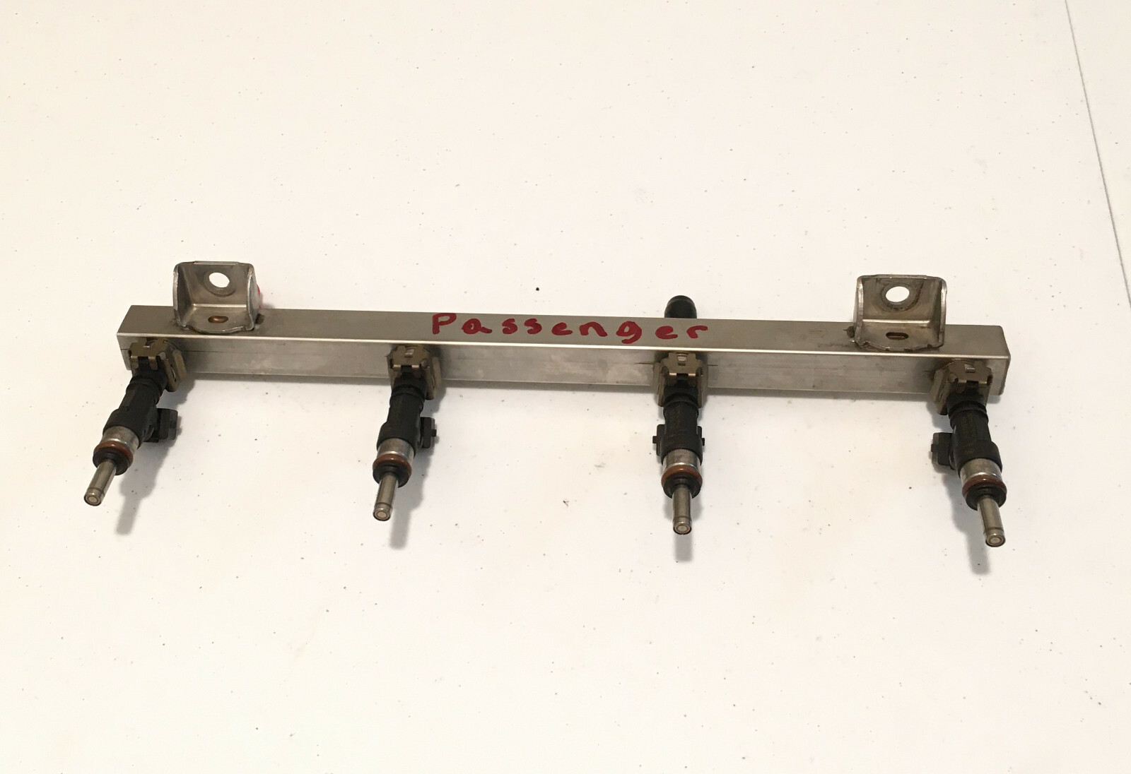 06 MASERATI QUATTROPORTE M139 4.2 ENGINE FUEL RAIL W/ INJECTORS PASSENGER SIDE