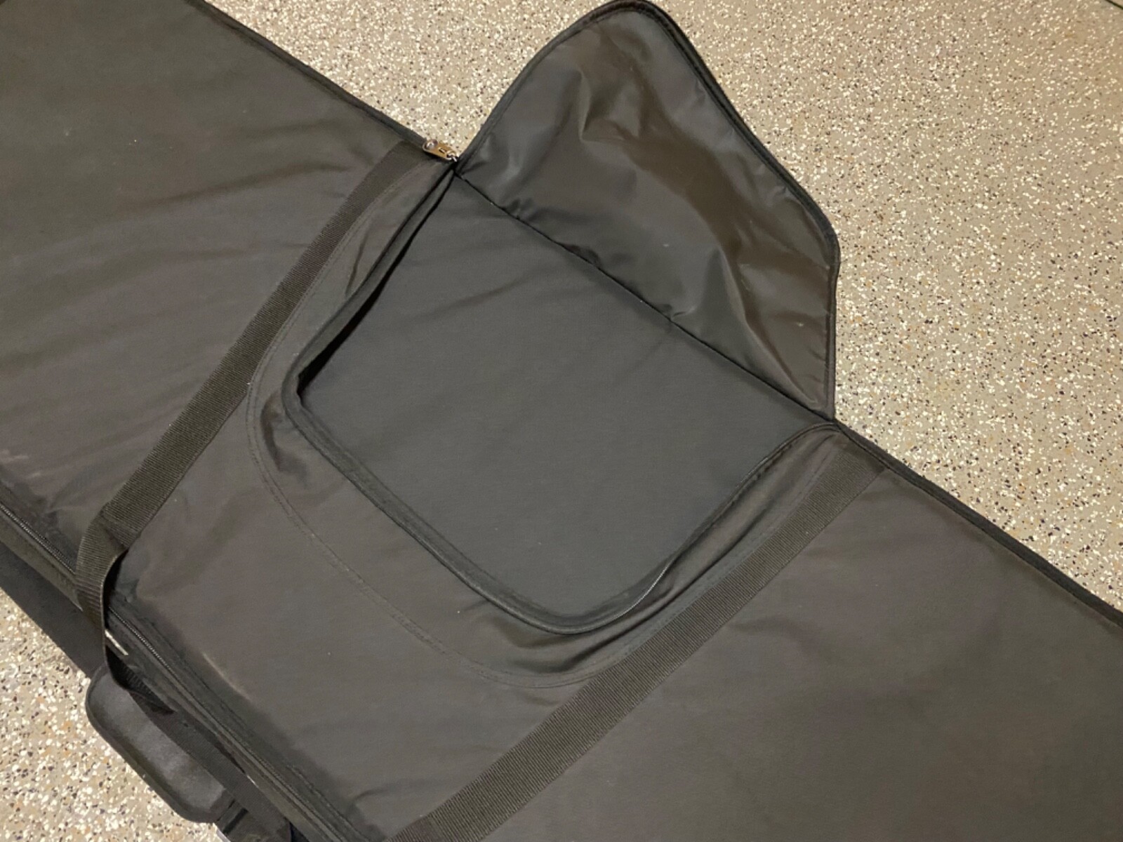 road runner keyboard case (fits up to 88key) w/ shoulder strap, handle