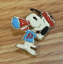 Vintage United Feature Peanuts Snoopy Collectible Pin / Lapel  READ 