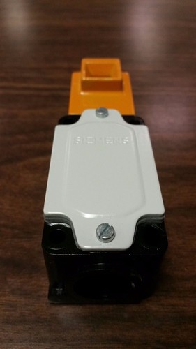 Interruptor de enclavamiento Siemens 3SE3 170-0XX 3SE3170-0XX 3SE31700XX 3ZX1012-0SE32-0AA1 - Imagen 8 de 9