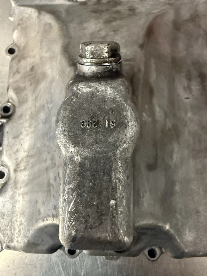 Suzuki GSXR 750 2004-2005 cárter de aceite del motor Foto 2 de 4