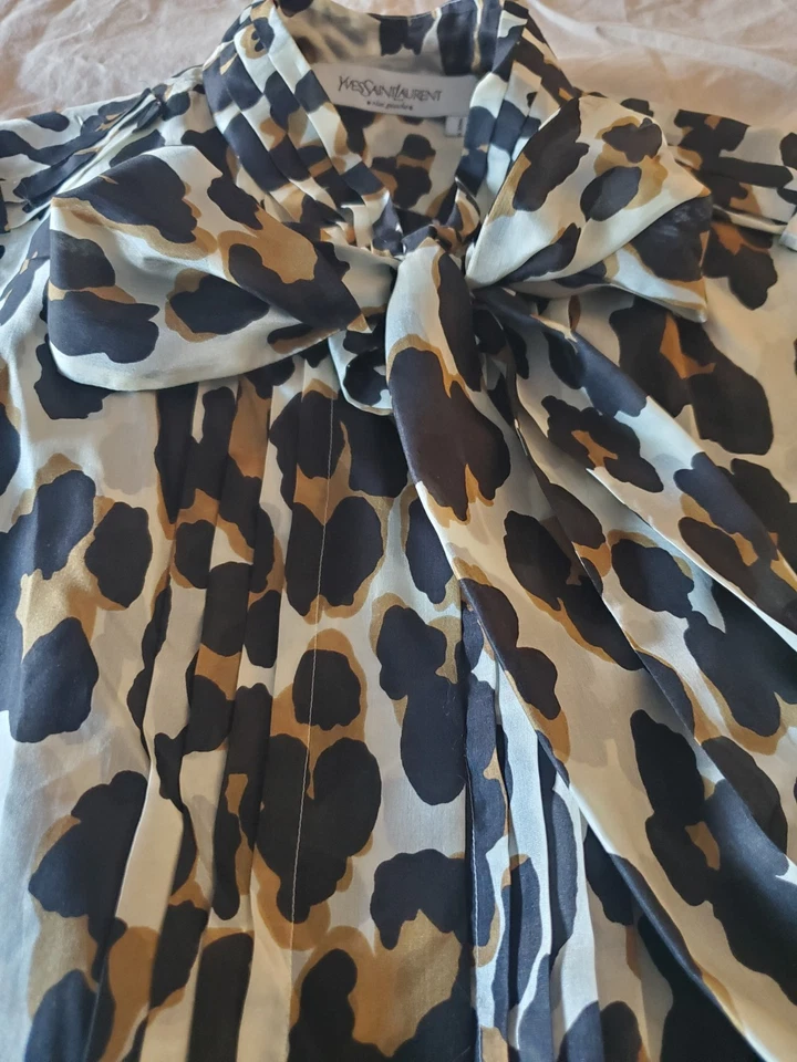 YVES SAINT LAURENT - YSL Blusa Estampado Leopardo 100% Seda Gasa con Lazo F38 Foto 2 de 4