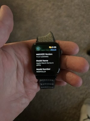 Apple Watch Series 6 (GPS) 44mm, Aluminum, Space Gray and Stand Up Charging 