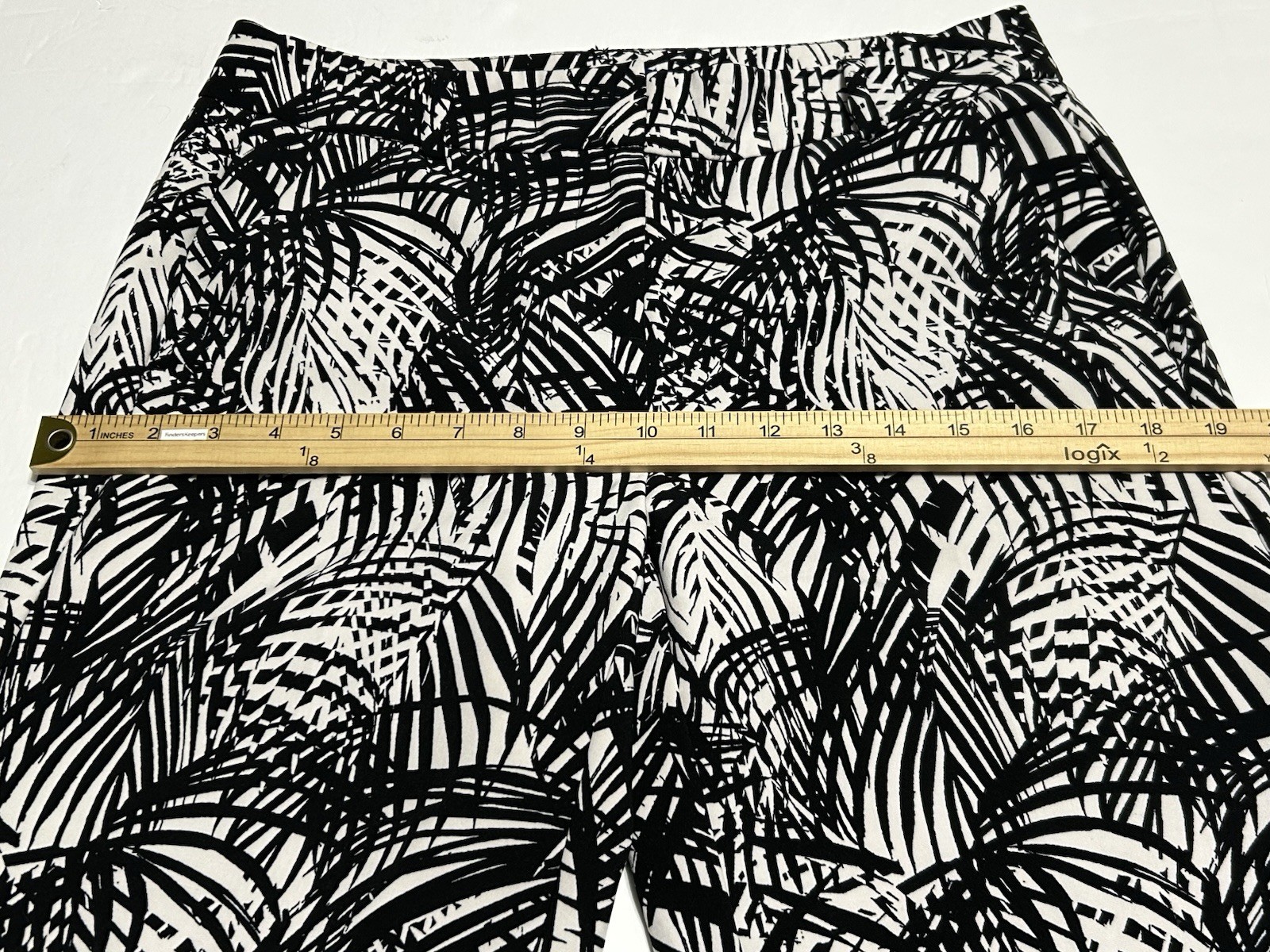 Apt. 9 Essentials Torie Women's Black & White Palm Floral Print Capri Pants Sz 6 thumbnail 6