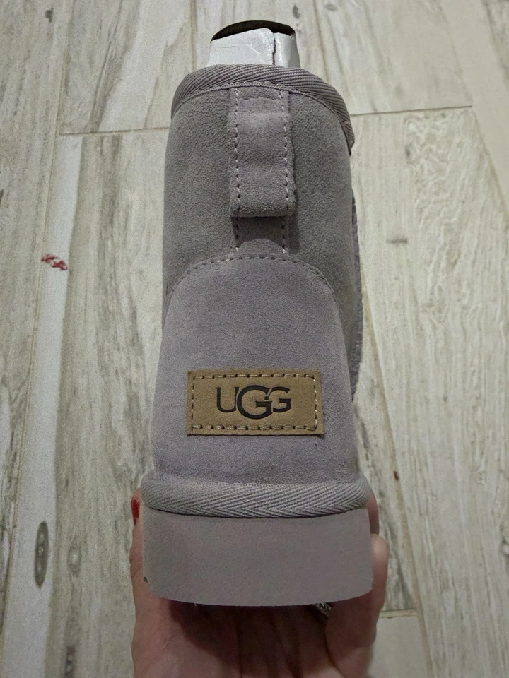 UGG 女式经典 Mini II 紫丁香麂皮绒 8 码全新带盒正品罕见 — 第 3/4 张图片