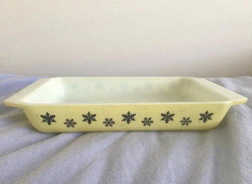 Vintage JAJ Pyrex Yellow Snowflake Dish – Excellent Condition, No Chips or Crack