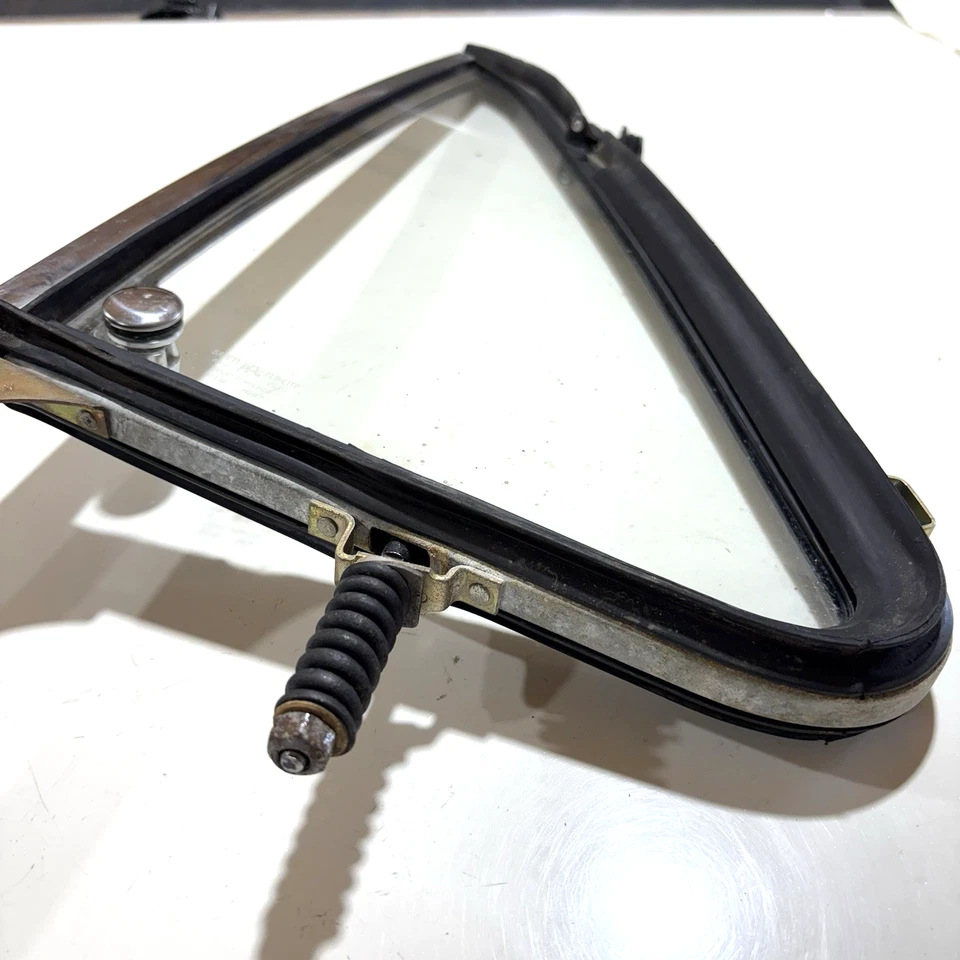 1971-1995 Chevrolet G-Series vent glass RH (passenger wing window) G10, G20, G30 - Image 2 of 4