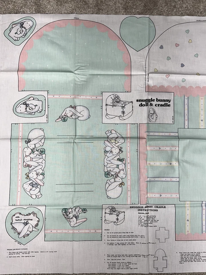 Muñeca y cuna Daisy Kingdom panel de tela acurrucarse conejito vintage 1991 sin cortar Foto 2 de 3