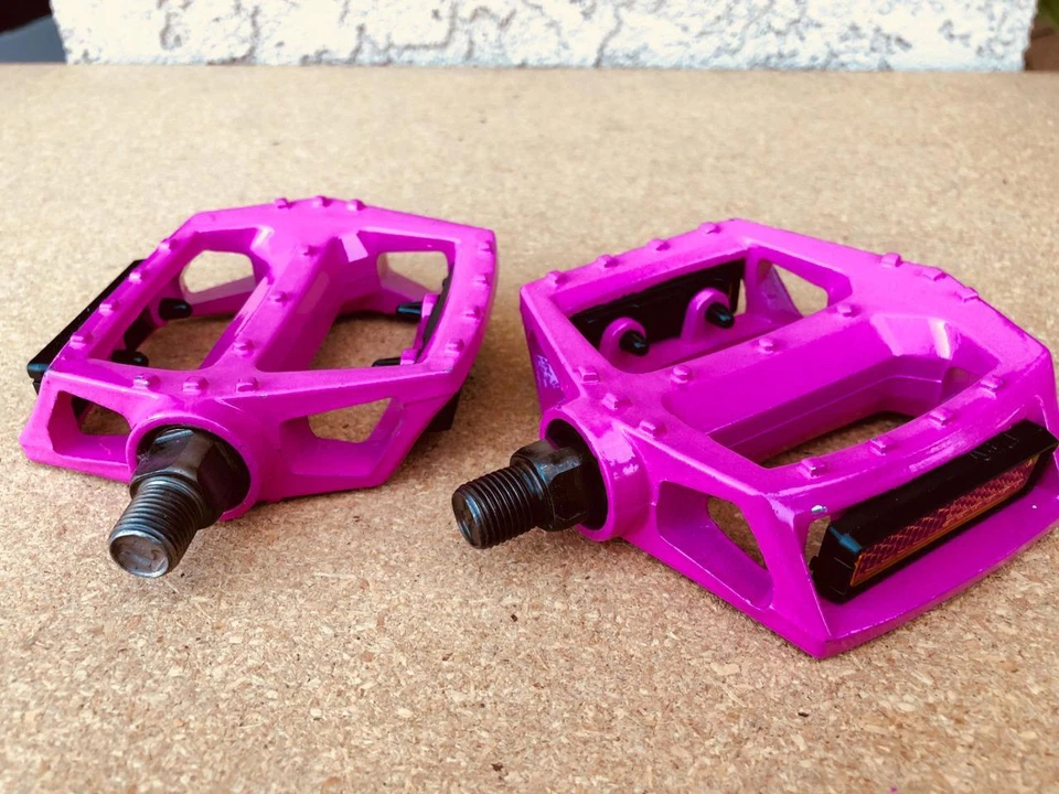 HOT PINK 9/16" ALLOY BICYCLE PEDALS BMX BIKE BEACH CRUISER MTB ROAD BICYCLES - Image 3 of 3