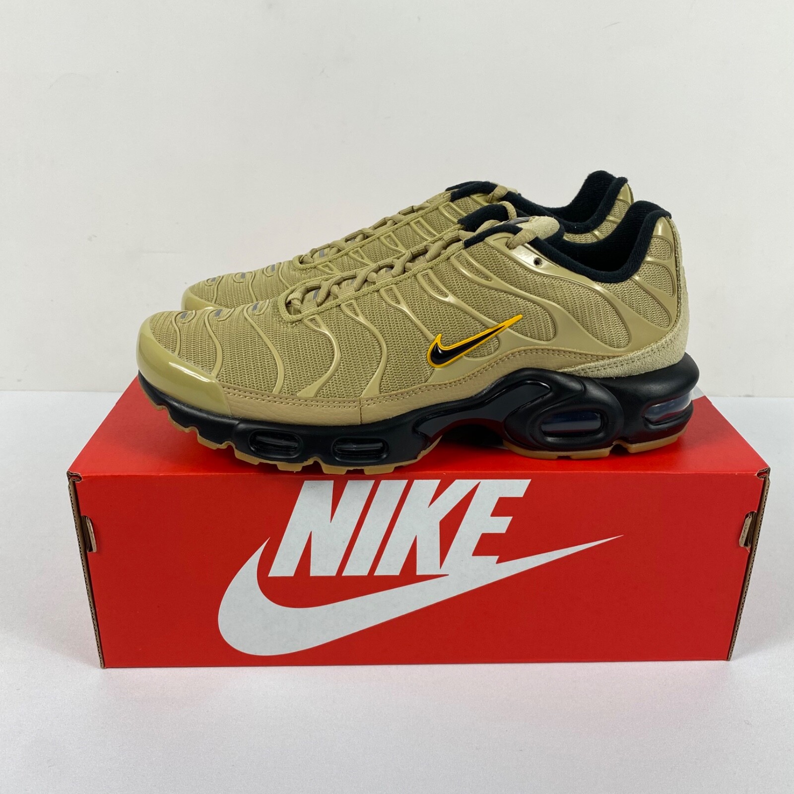nike air max plus womens gold