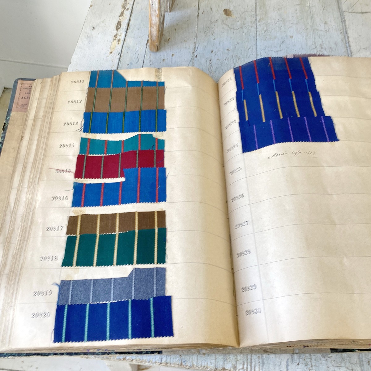 洋書　FRENCH TEXTILES 61j58Xh5EaL._UF350,350_QL50_.jpg