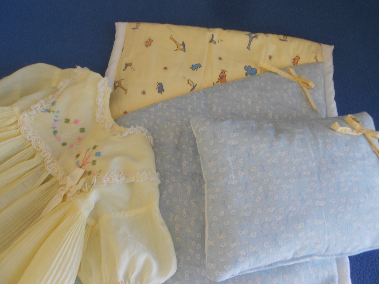 Vogue Baby Dear Doll Carrier bed, Moses Basket, John Lennon Nursery NO DOLL INC.