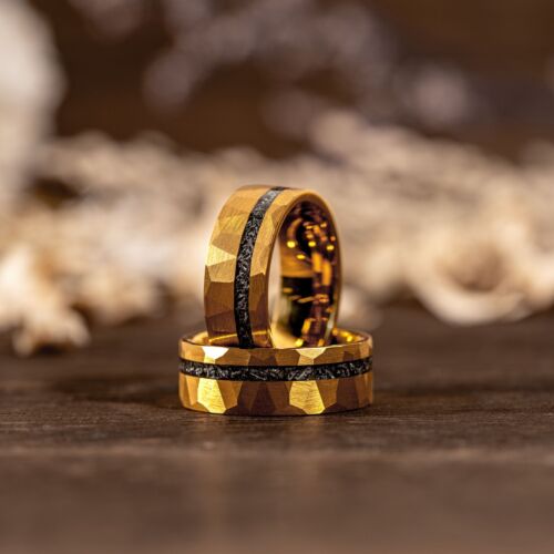 Yellow Gold Tungsten Meteorite Ring Hammered Mens Wedding Band, Unique Men Ring - Afbeelding 1 van 9