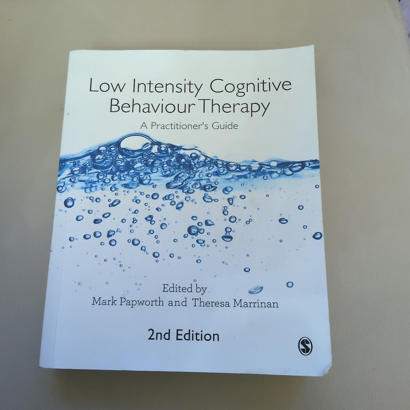 Low Intensity Cognitive Behaviour Therapy : A Practitioner′s Guide by...