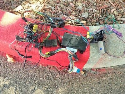 DIRECTED 3X05 Car alarm control unit, wiring, and relays without remote control