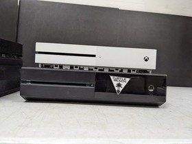 Lot of Microsoft Xbox One Consoles (For Parts/Repairs)