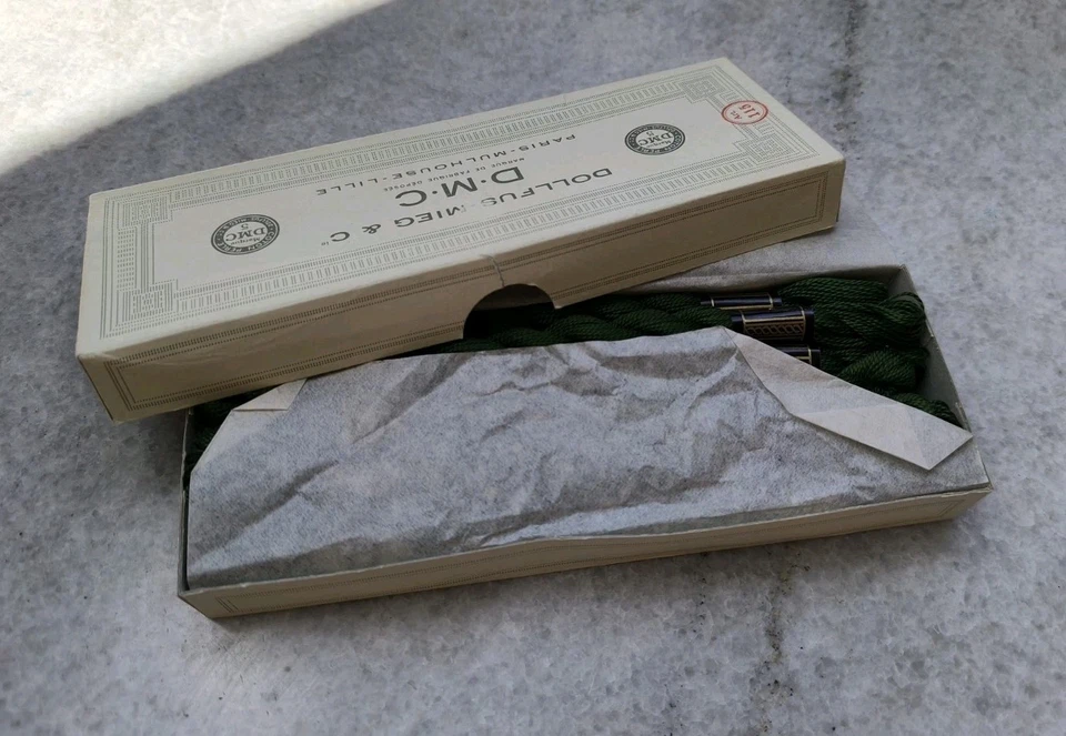 Lot of vintage green 💚 pearl cotton for embroidery by DMC - Image 4 of 4