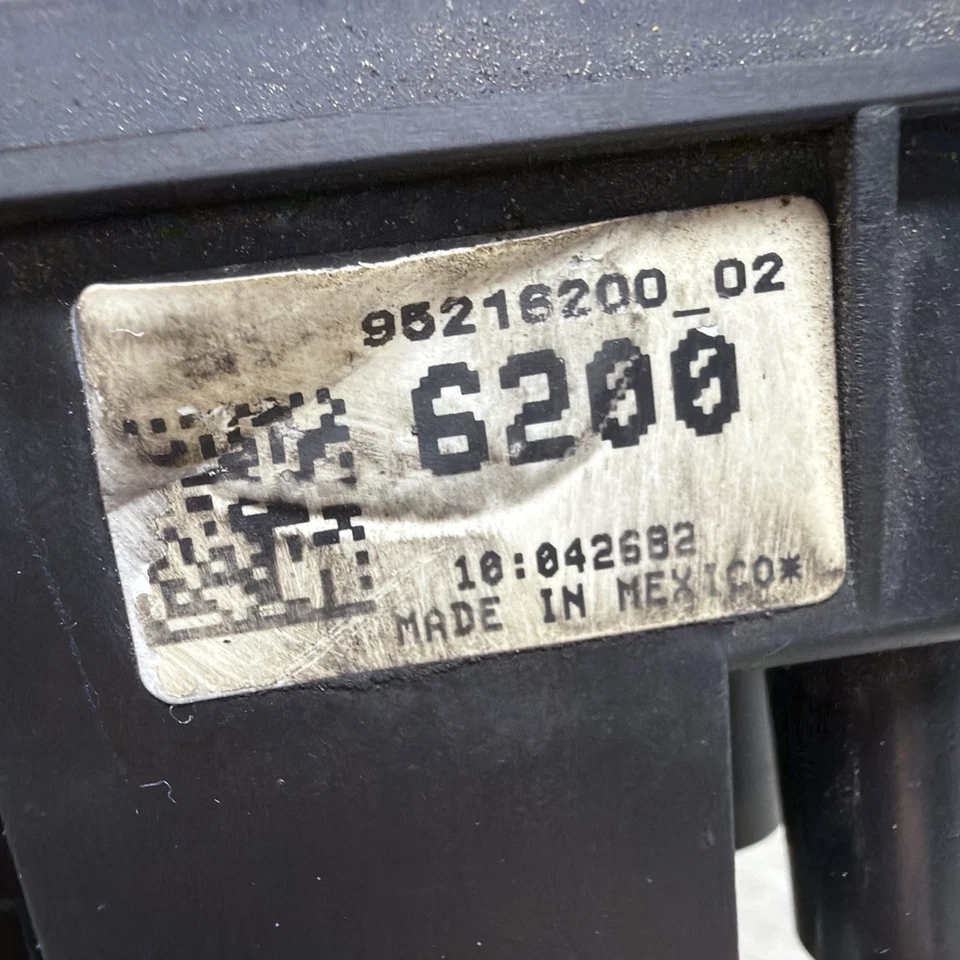 Unidad de módulo de control de relé de caja de fusibles Chevrolet Cruze 2011-2014 95216200 OEM Foto 4 de 4