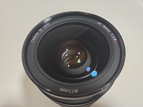 Canon EF 24-70mm f/2.8 L USM in Good working Condition - Picture 7 of 8