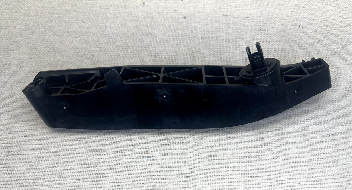 06-15 Lexus IS250 IS350 ISC FRONT BUMPER RETAINER RIGHT SIDE OEM 52535-53011