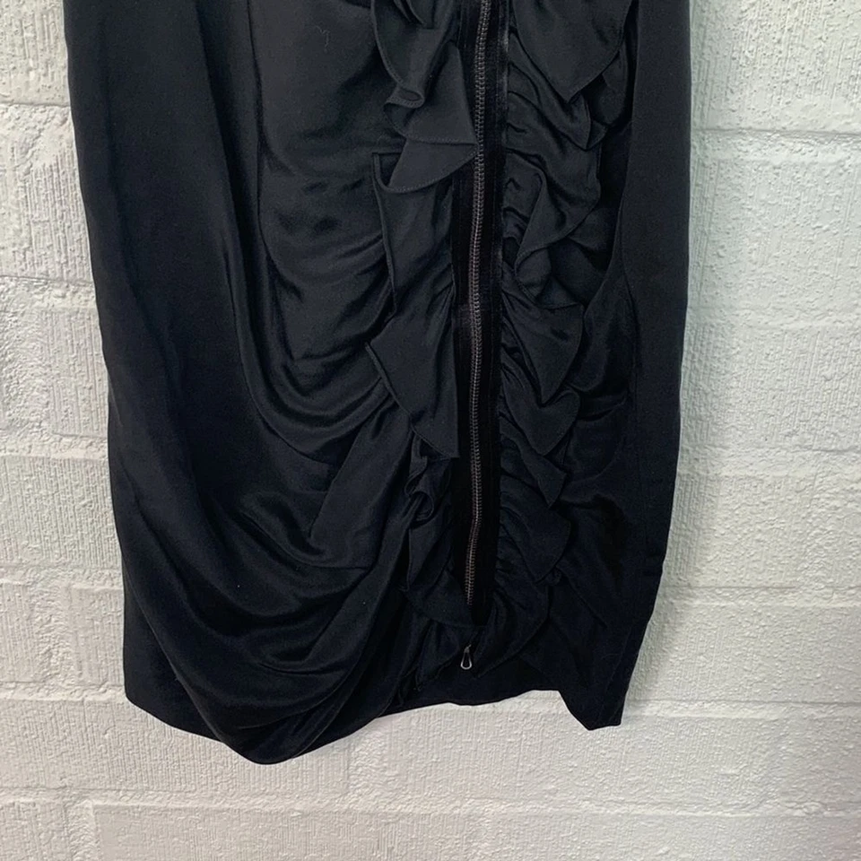 Falda Negra con Volantes Cremallera Frontal de Seda Colección Magaschoni Talla 8 Foto 2 de 4