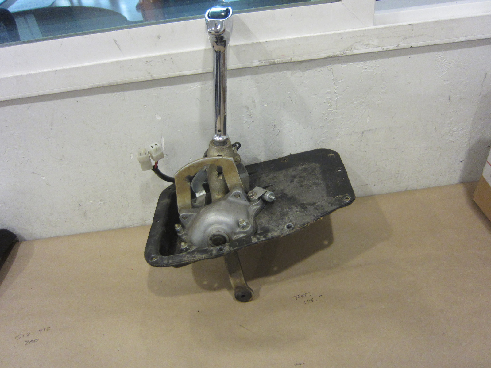 Ferrari 400i - Automatic Gearbox Shifter Box Arm Lever Assy - P/N 109201