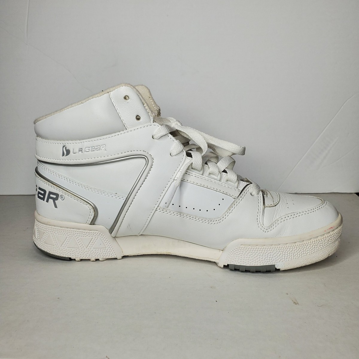 L.A. Gear Classic White Mid Top Sneakers Leather Womens Sz 9 74312