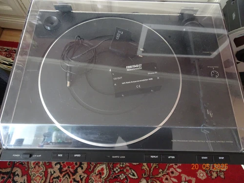 Denon QUARTZ DP 23-F Plattenspieler mit MM Phonovorverstärker