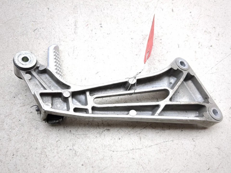 Clavija trasera izquierda pasajero Honda Super Hawk VTR1000F 97-05 Foto 2 de 4