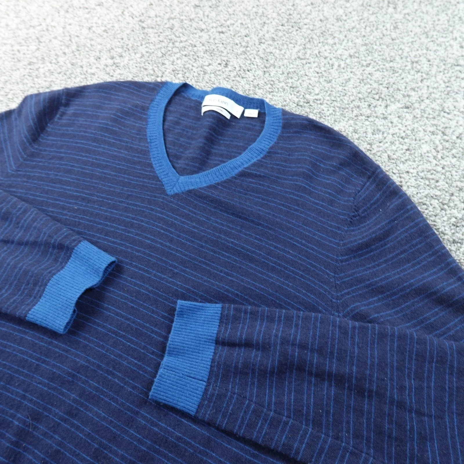 Calvin Klein Sweater Mens L Blue Merino Wool V Neck Striped Knit Pullover Cozy