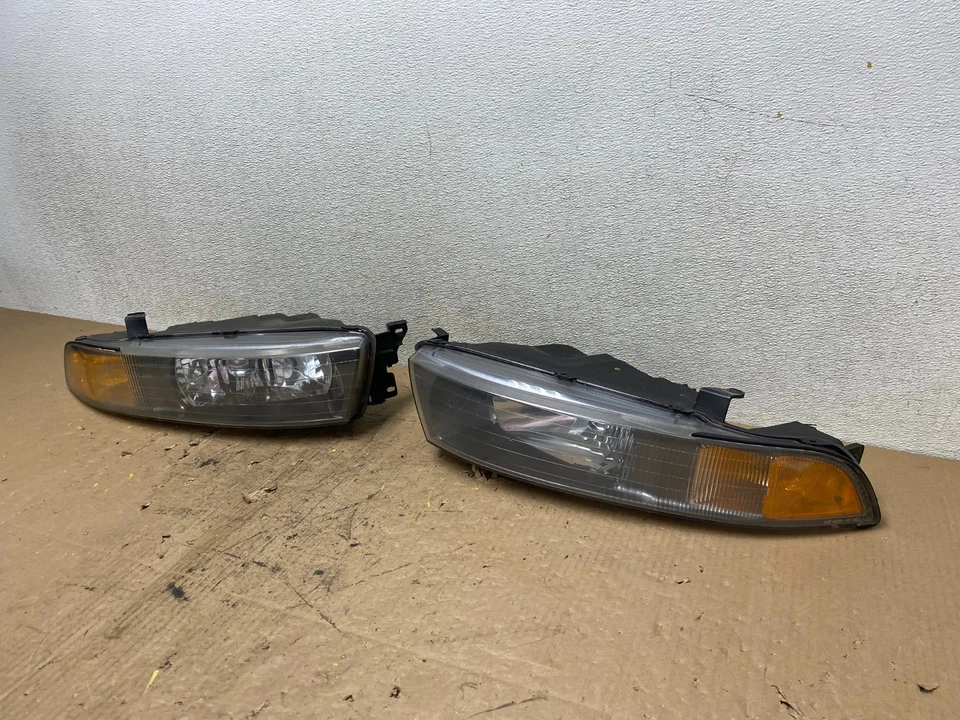 2002 to 2003 Mitsubishi Galant Left+Right Side Headlights S1896 DW - Image 2 of 4