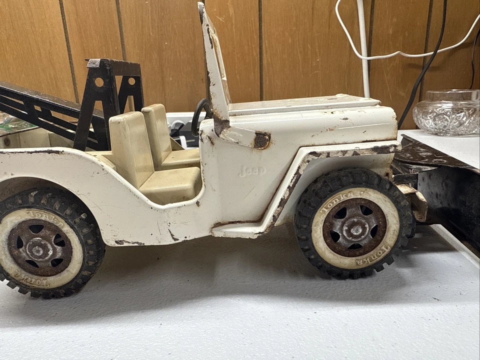 Vintage 1969 Tonka # 2435 White Jeep AA Wrecker With Snowplow - All Original - Image 4 of 4