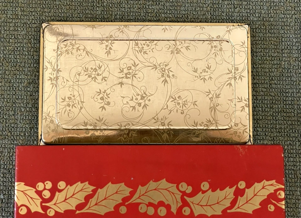 Contenedor de hojalata vintage de Navidad con tapa con bisagras interior dorado de pascua con floral Foto 4 de 4