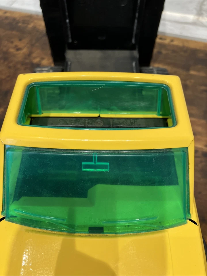 Vintage 1993 Tonka Pressed Steel Metal Yellow Chevrolet Dump Truck - Image 4 of 4