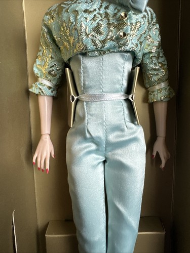 Integrity Fashion Royalty East 59th Dream in Aquamarine Coralynn Kwan Doll NRFB - Bild 20 von 24