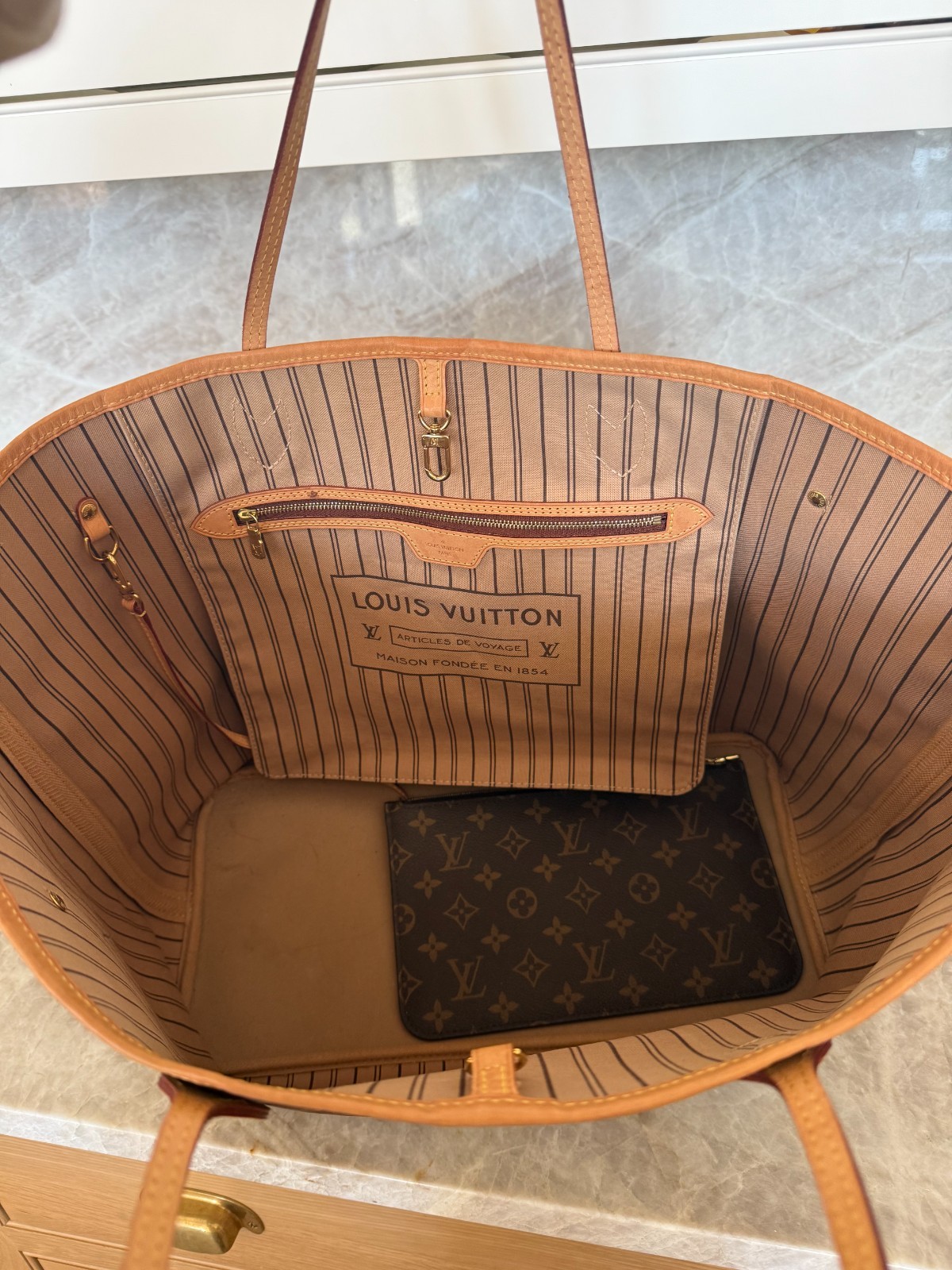 Authentic LOUIS VUITTON Neverfull GM Monogram Tote with Wallet Pouch image 9