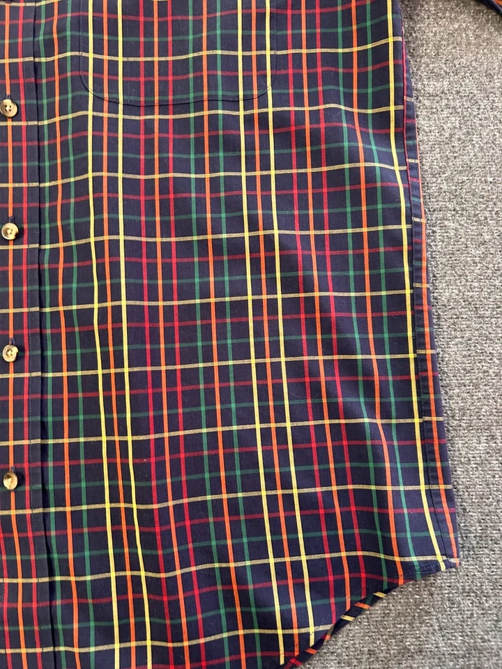 Camisa Para Hombres Roundtree & Yorke Manga Corta Sin Arrugas A Cuadros Abotonada Mediana Foto 3 de 4