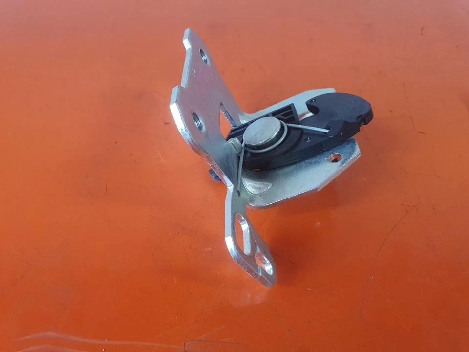 MERCEDES C CLASS REAR SEAT BACKREST UNLOCKING LATCH RR W204, 2007-01/15  - Image 3 of 4