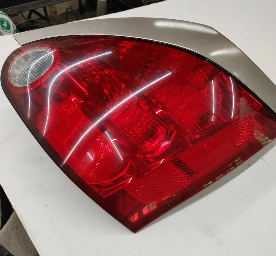 2004-2008 NISSAN MAXIMA PASSENGER SIDE QUARTER RIGHT REAR BRAKE TAIL LIGHT OEM Foto 2 de 4