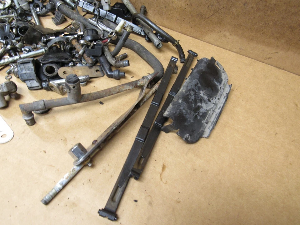 1983 Yamaha Venture Royal XVZ12TDK Разное Рама Двигателя Гайки Болты Винты - Изображение 3 из 4