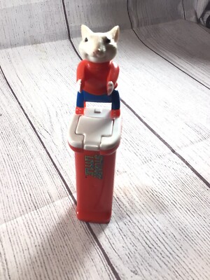 Stuart Little 2 Vintage 2002 BD&A Candy Dispenser