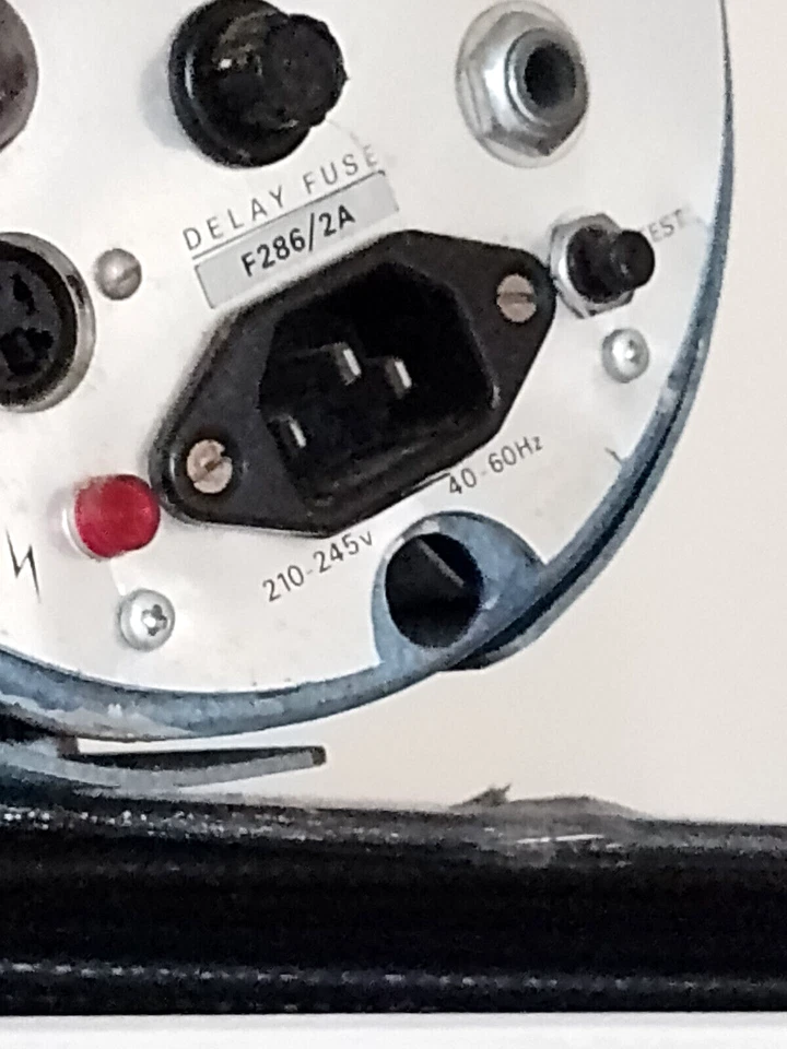 2 x Clive Courtenay Sola 8 Mk III flash units - Image 3 of 4