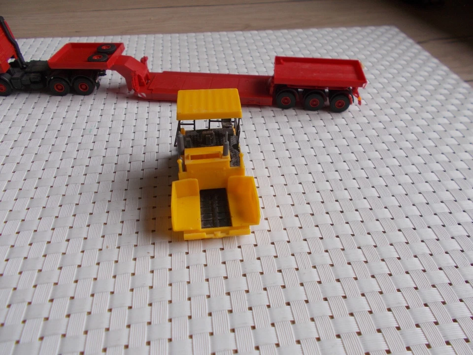 Kibri HO -  DAF mit Tieflader und Fertiger - Bild 4 von 4